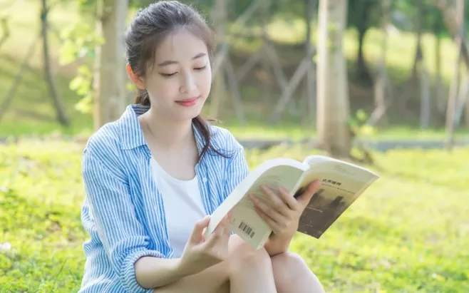 简约很文艺的2个字女生网名
