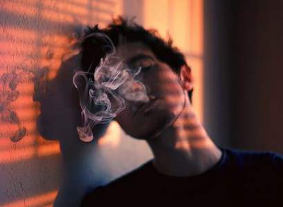 很狂有点拽的男生昵称 谁的年少不轻狂