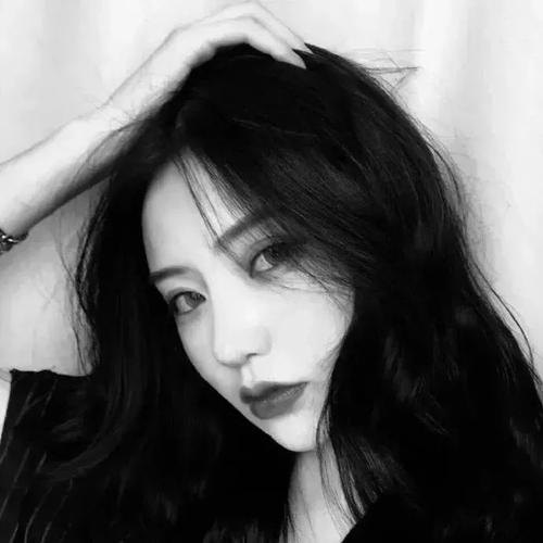 嚣张高傲有点拽的女生网名 世界的旁观者