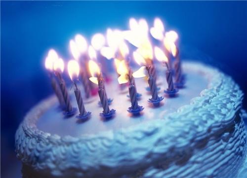 祝自己生日快乐的句子 朋友圈祝自己生日快乐的文案